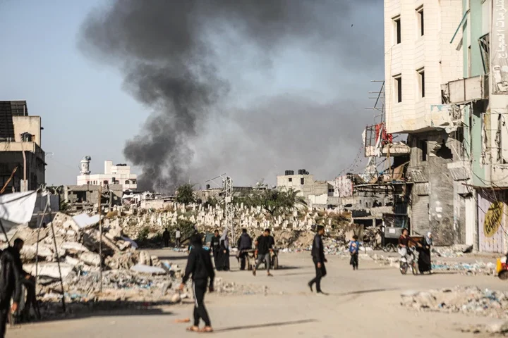 Smoke rises following Israeli airstrike on Ez-Zeytun in Gaza