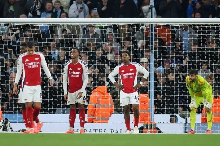 MANCHESTER, ENGLAND - SEPTEMBER 22: Gabriel, Myles Lewis-Skelly and David Raya of Arsenal look dejected following the Premier League match between Manchester City FC and Arsenal FC at Etihad Stadium on September 22, 2024 in Manchester, England. (Photo by Carl Recine/Getty Images)