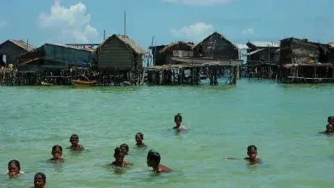 Meet The Bajau People Who Spend Most of Their Lives Underwater, Here Is How They Survive (Photos)