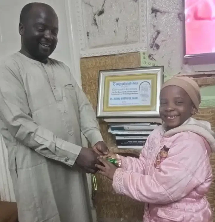 Father makes daughter sign contract as he buys her a new torchlight