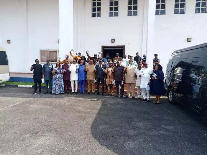 'On your mandate we shall stand''- 27 Rivers state House of Assembly members sing as they defect to APC (video/photos)