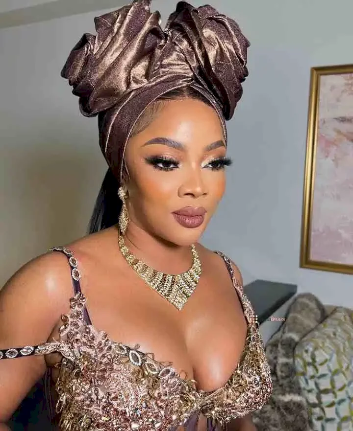 'She did her surgery when the hospital was on promo' - Reactions as Toke Makinwa puts her butt on display (Video)