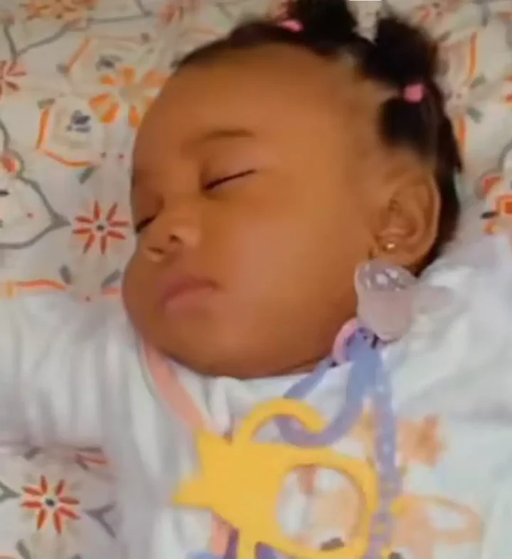 'Collect your money' - Sleeping girl wakes up immediately she heard 'money' from music player, video stuns many