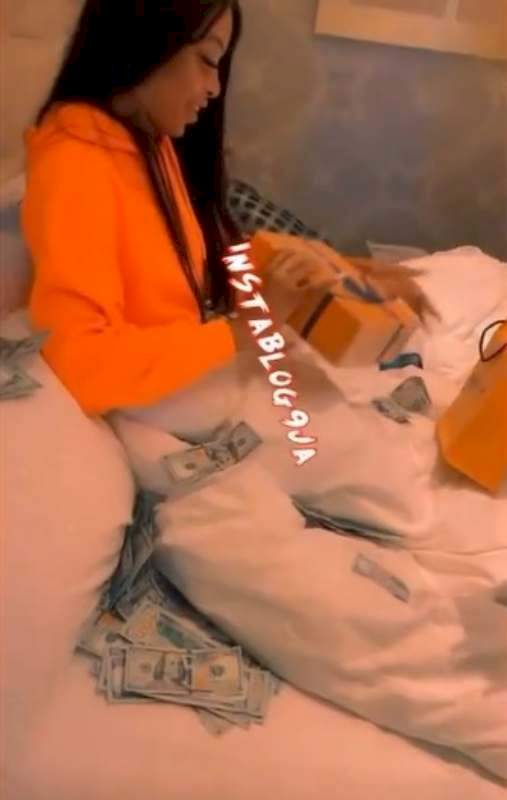 Mercy Eke showers friend with dollar bills in celebration of her birthday (Video)