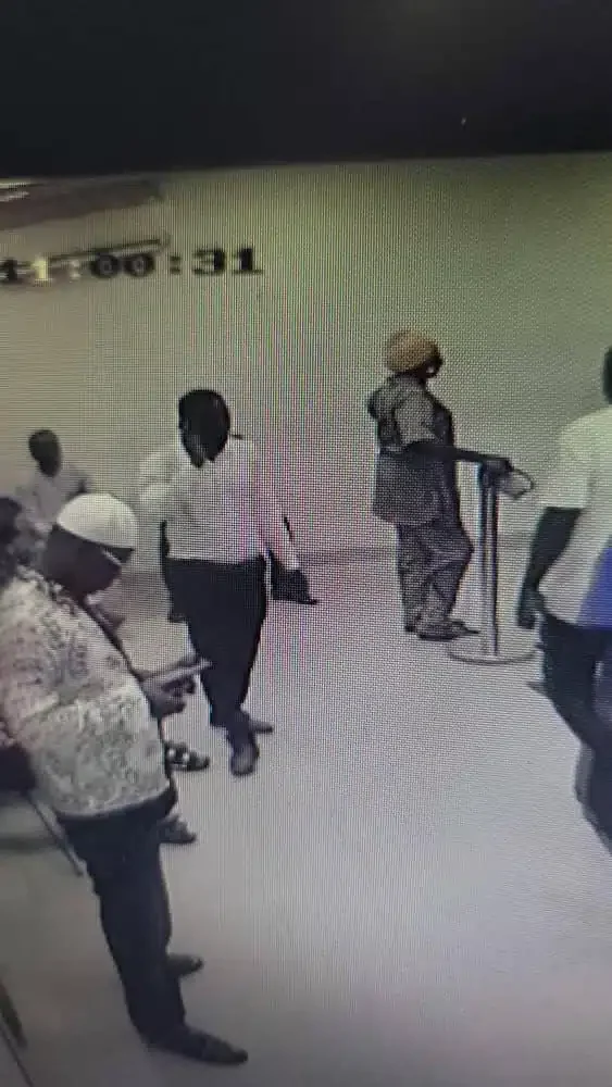 Fake bank staff swindles woman of entire life savings inside banking hall