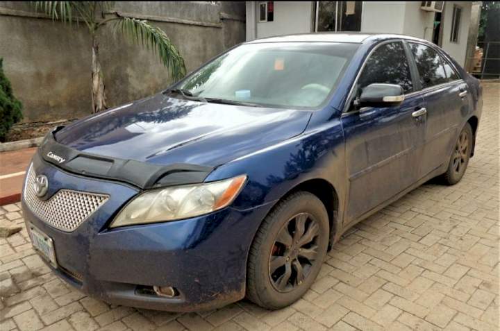 Lexus SUV, Toyota Camry recovered as EFCC arrests 41 suspected fraudsters in Awka (photos)