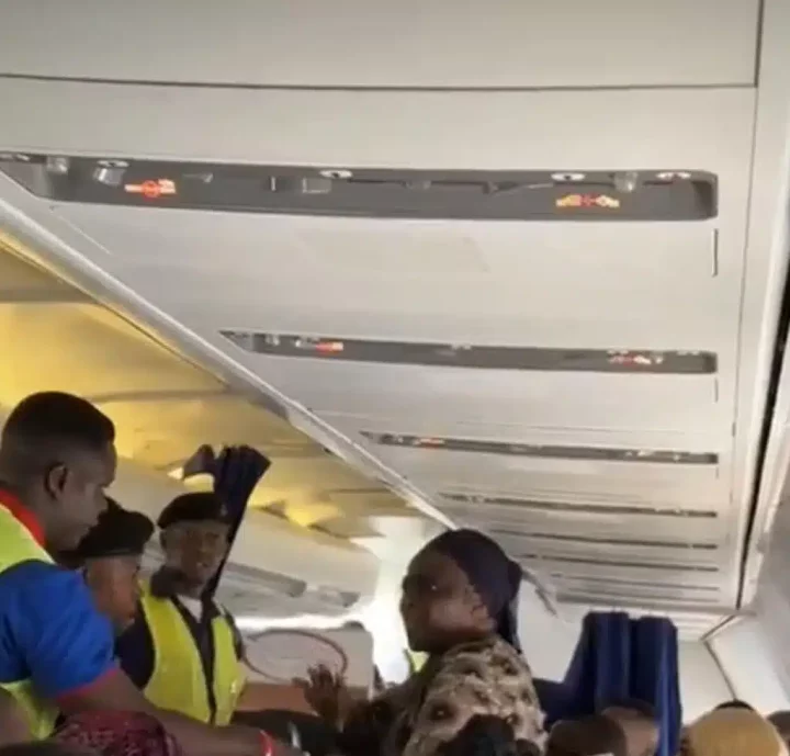 Nigerian woman thrown out of airplane over rudeness to air hostess (Video)