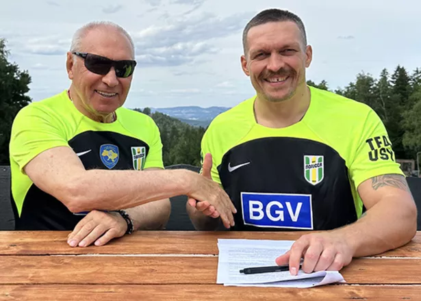 Heavyweight boxing champion Oleksandr Usyk signs one-year professional football contract with Ukrainian Premier League team