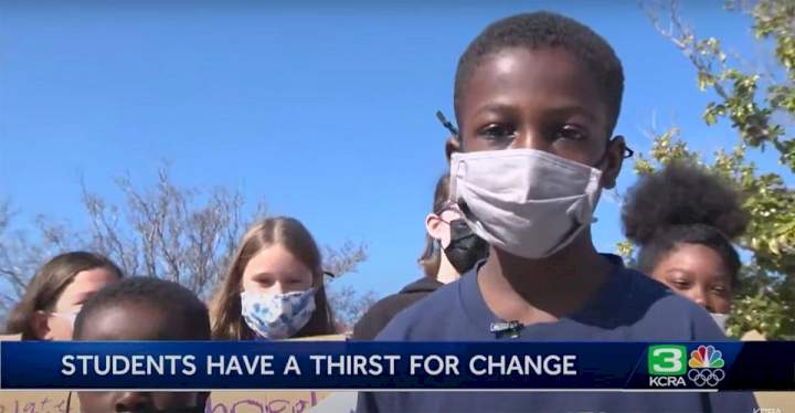 9-year-old boy leads his classmates to protest after school officials removed chocolate milk from lunch menu (video)
