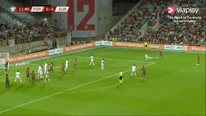 Bruno Fernandes labelled the 'best midfielder in the world' by Manchester United fans after stunning assist (Video)