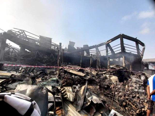 Goods worth millions of Naira destroyed as Ladipo market is gutted by fire (photos/video)