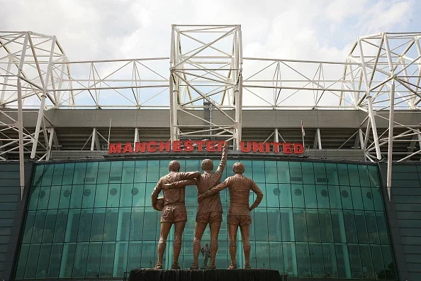 Qatari Sheikh launches official 'debt free' bid to buy Manchester United from Glazer family