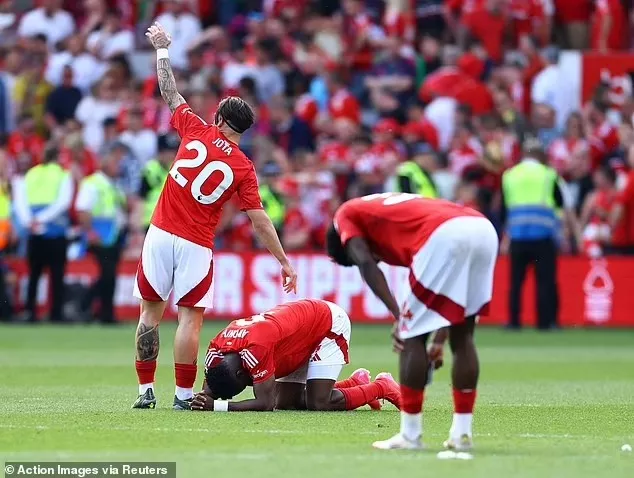 BREAKING NEWS - Nottingham Forest striker Taiwo Awoniyi taken to hospital for emergency surgery after colliding with post during 2-2 draw with Leicester BREAKING NEWS - Nottingham Forest striker Taiwo Awoniyi taken to hospital for emergency surgery after colliding with post during 2-2 draw with Leicester