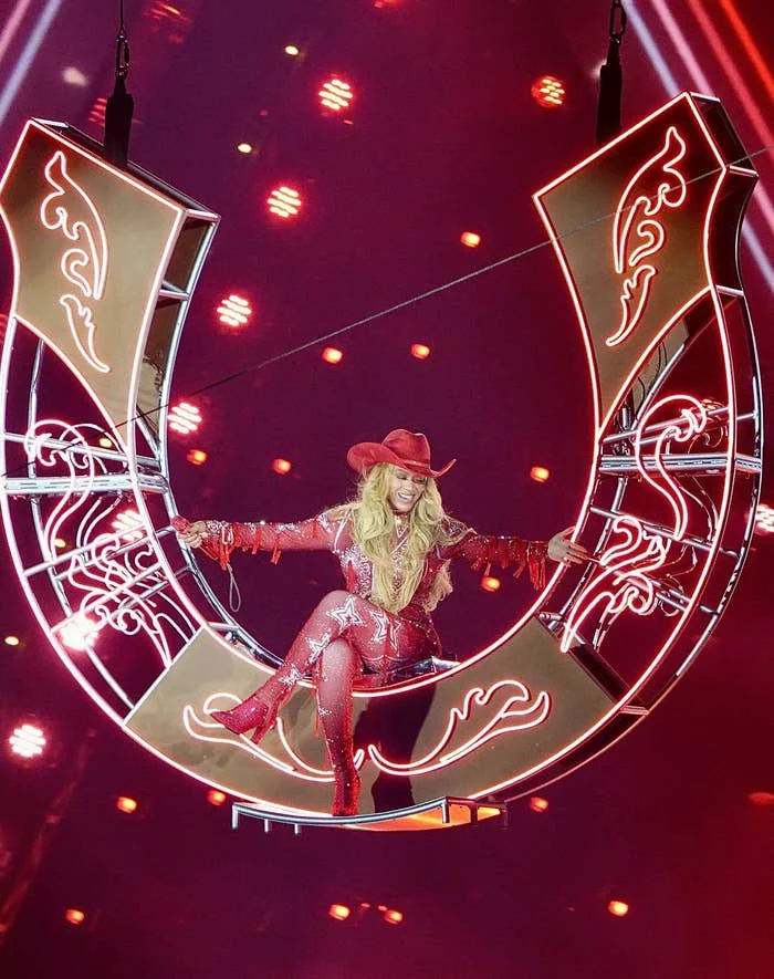 People Are Shocked After BeyoncÃ© Seemingly Experienced A Terrifying Stage Malfunction Involving Literal Robots