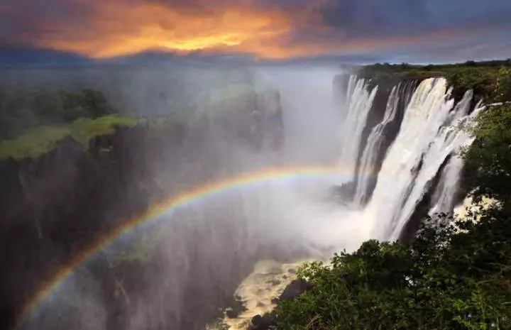 7 natural wonders of mother nature you won't believe exist