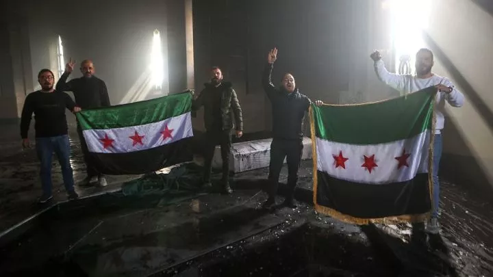 Syrian rebels burn tomb of Hafez, father of exiled Bashar al-Assad�(photos/video)