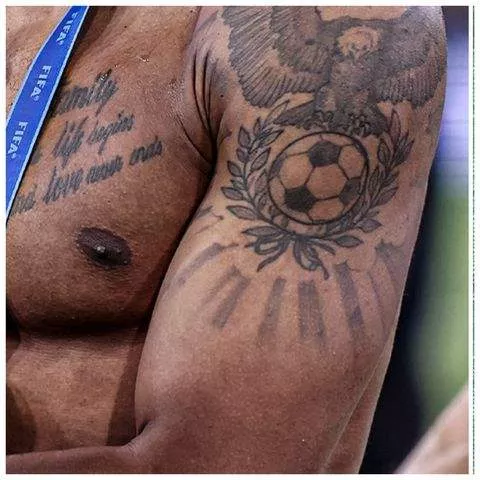 After the AFCON, Manchester City star Manuel Akanji shows off his Super Eagles of Nigeria tattoo.