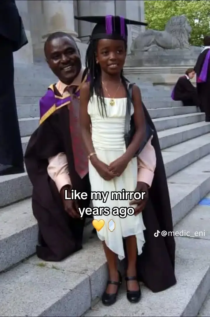 Daughter recreates father's graduation photo 15 years later