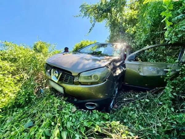 South African man crashes SUV with intention of k!lling himself and his wife after she confronted him over female clothing in his car