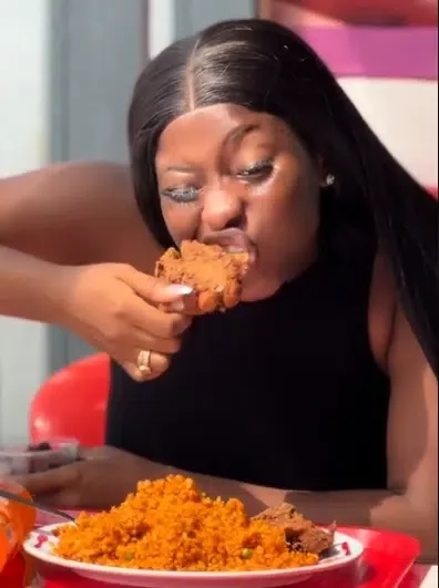 Pregnant woman causes buzz as she collects money from husband for antenatal, goes to restaurant to eat food Instead