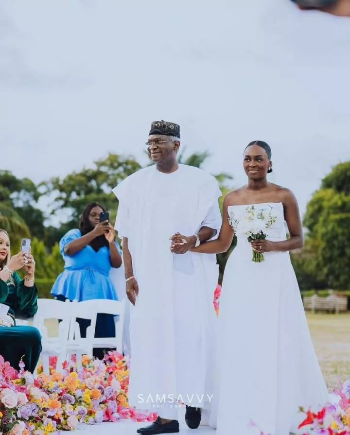 Ex-governor Babatunde Fashola's daughter, Yewande weds lover, Posi Ogunlesiv