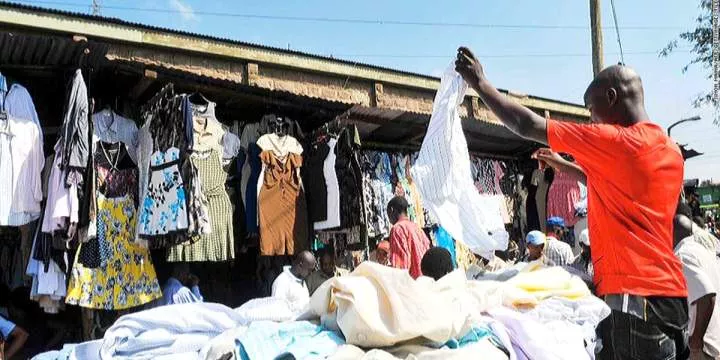 Okrika seller finds $1850 inside her bale of clothes, netizens react