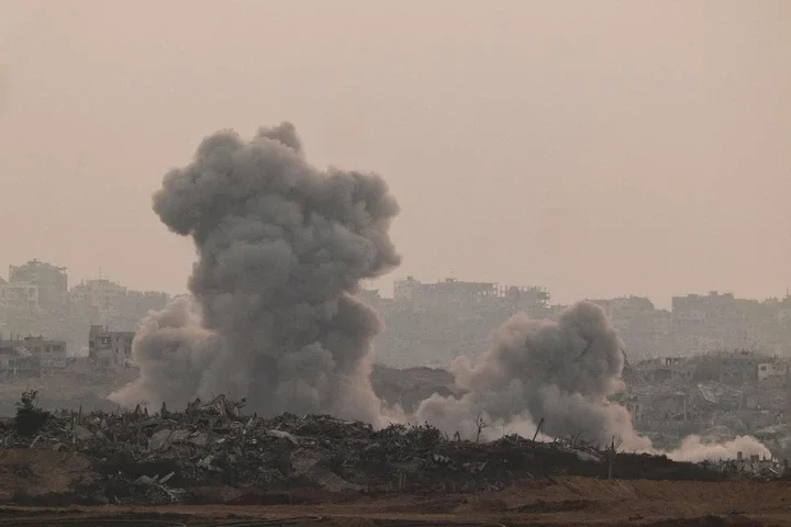 FILE PHOTO: Smoke rises from Gaza after an explosion, as seen from the Israeli side of the Israel-Gaza border, July 10, 2025. REUTERS/Amir Cohen/File Photo