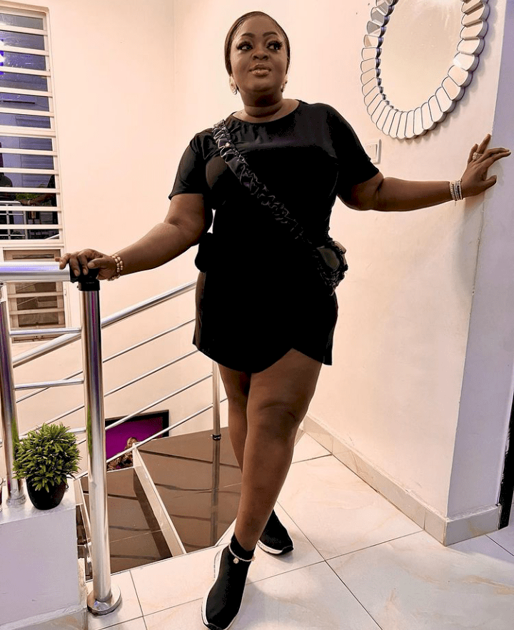 Lady accuses Eniola Badmus of stealing her friend's photo and posting it as hers