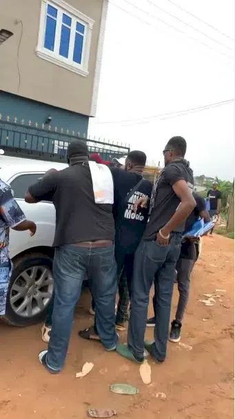 'Dem no tell you say I be garage girl' - Nkechi Blessing furious as she fights with area boys while filming in Abeokuta (Video)