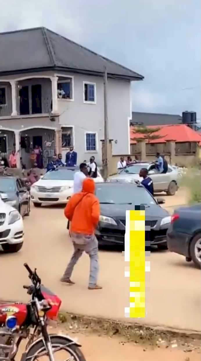 Na ur fellow woman parts dem dey ride - Reactions as Delta Polytechnic students celebrate graduation with fleet of cars (Video)