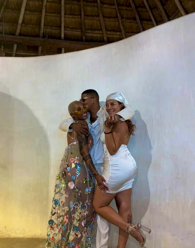 “He unlocked relationship premium” – Reactions as man shows off his two girlfriends