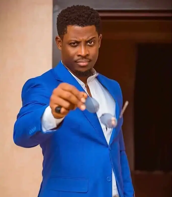 Seyi Breaks Down In Tears As He Apologizes For His Comments In Biggie S House Torizone