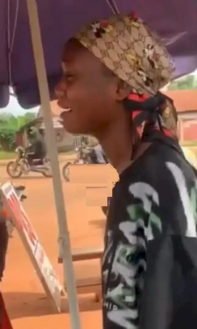 Onlookers confront Auchi lecturer for slapping P.O.S attendant following failed transactions (Video)