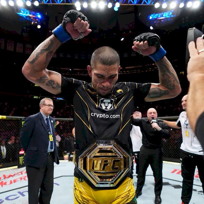 Alex Pereira becomes UFC middleweight champion after stunning Israel Adesanya with fifth-round knockout (videos)&nbsp; 