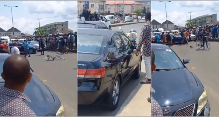 Moment crowd saved boys in Benz from being arrested by police in Rivers (Watch video)