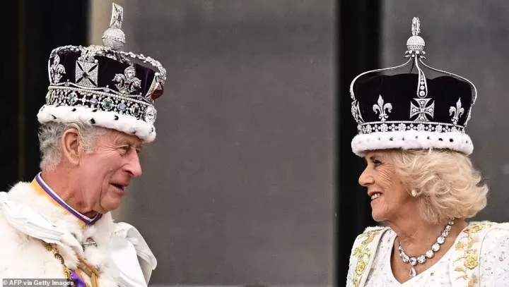 Newly-crowned King Charles and Queen Camilla appear at Buckingham Palace balcony with a select group of senior royals (Photos)