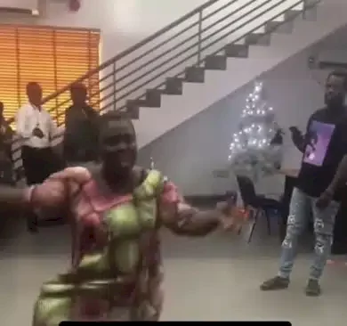 'Since I dey house armed robber no see me, na here e wan come meet me?' - Woman makes scene at bank after N600K disappeared from her account (Video)