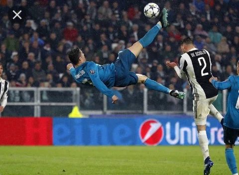 Opinion: 10 of the Best Bicycle Kick Goals in Football History