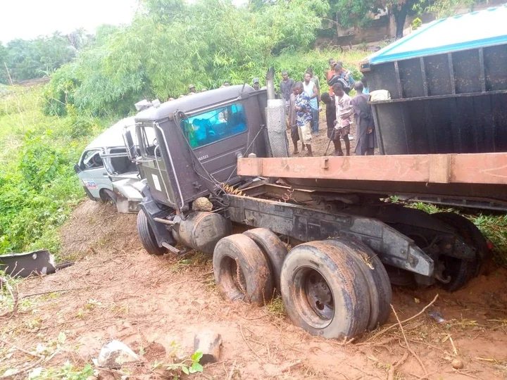Three Dies as Truck Loses Control on Port Harcourt-Enugu Expressway (Photos)