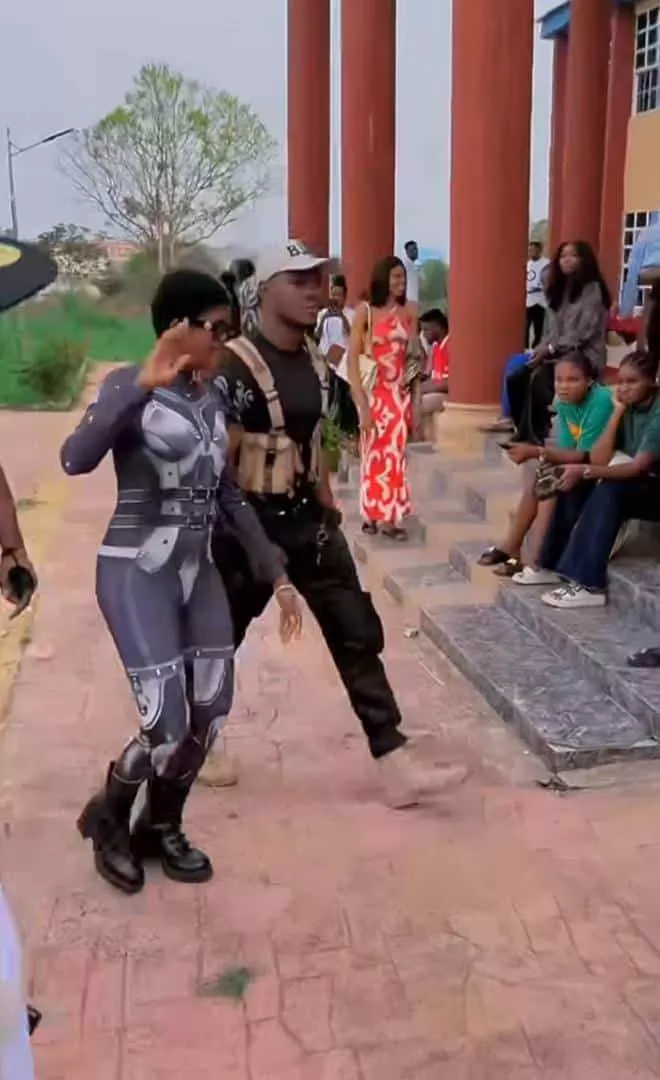 Jadrolita storms school with hefty bodyguards, netizens kick