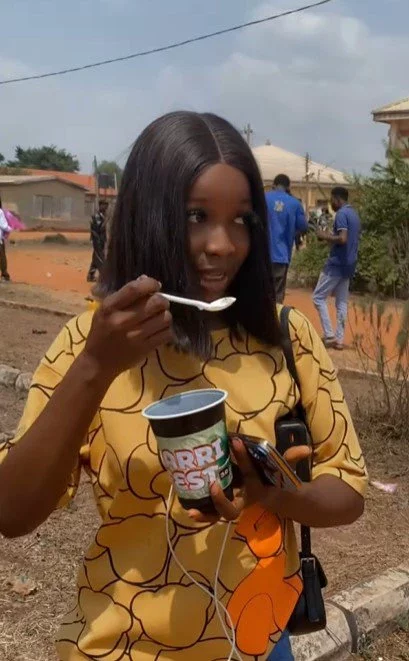 'Imagine drinking garri and you leg starts to shake' - Lady shares the 'rich man garri' she drank at her friend's sign-out party (WATCH)