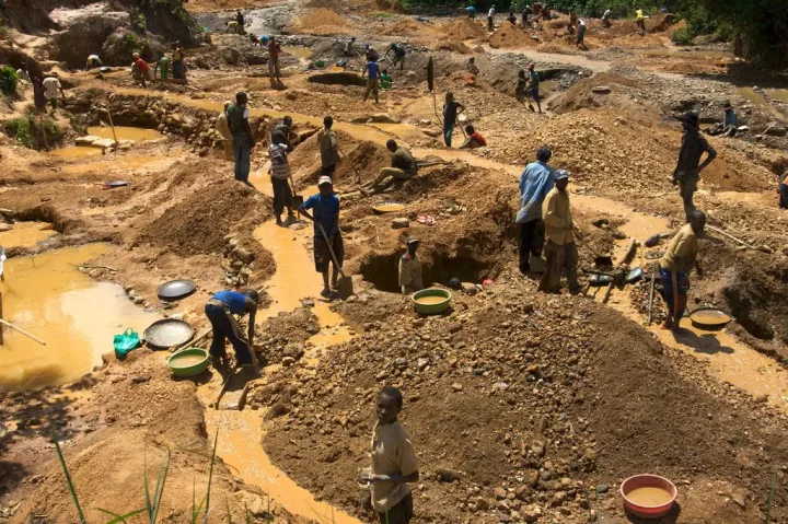 Mining marshals, security forces clash over Chinese illegal miners' arrest in Kebbi