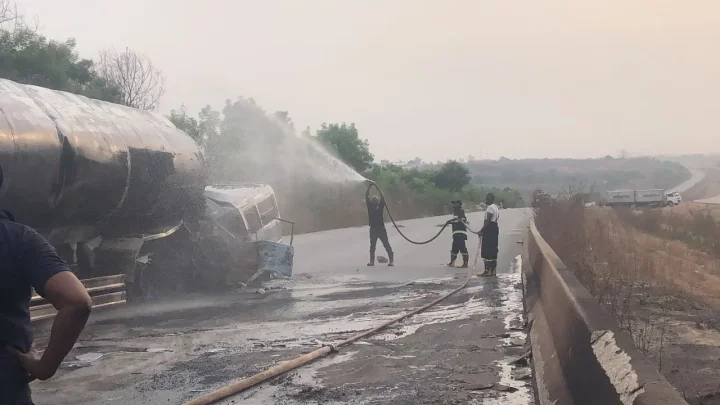 Mazda bus loaded with planks hits petrol tanker, catches fire in Oyo