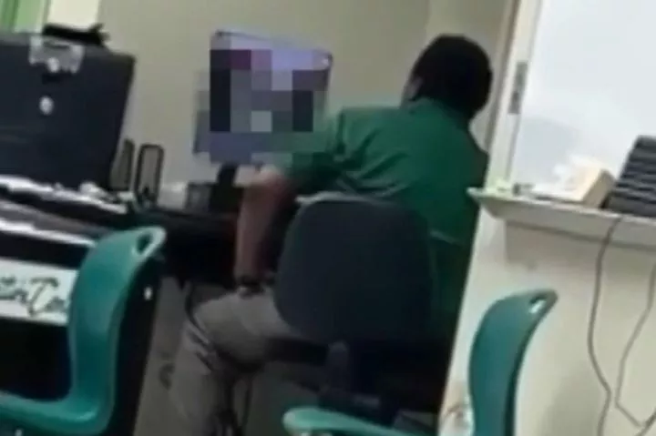 Florida HS football coach caught watching porn in classroom in front of students