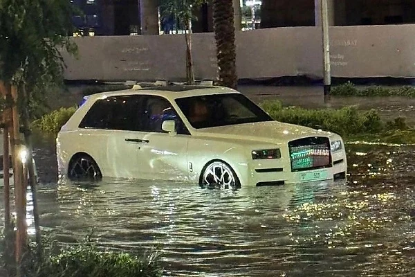 Photos : Massive Flood From A Year's Worth Of Rainfall Drowns Thousands Of Cars In Dubai - autojosh