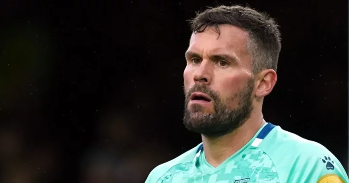 EPL: He'll be an upgrade on Sanchez - Foster names goalkeeper Chelsea should sign