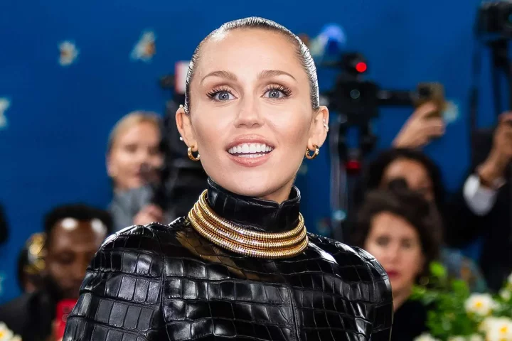 I almost quit music after rupturing ovarian cyst while performing - Miley Cyrus
