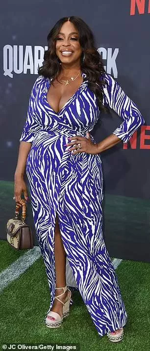 Actress Niecy Nash and her wife Jessica�Betts step out together for LA premiere of Quarterback (photos)