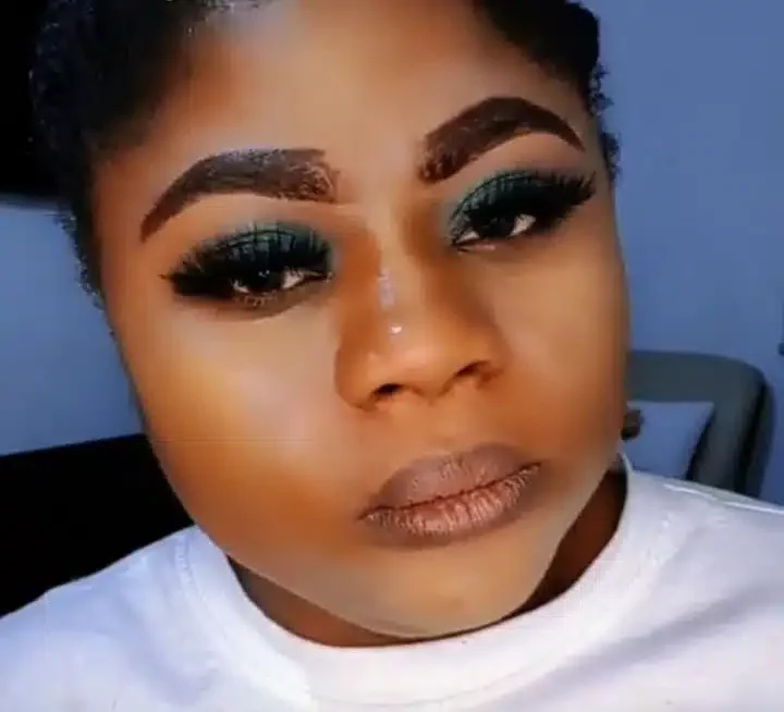 Lady goes ballistic on troll who compared her looks to that of Bobrisky (Video)