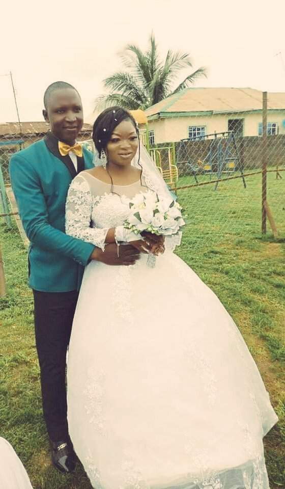 Lady surprises husband with new car on their wedding day (Photos)